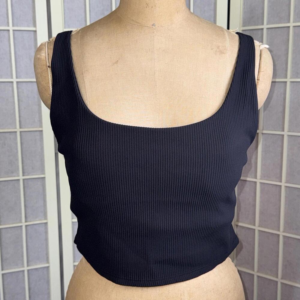 Athleta Athleisure Black Scoop Neck Crop Top Athletic Sports Bra Medium Fits A-C